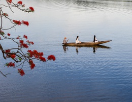 Cảm nhận vẻ đẹp sông Hương khi chảy vào thành phố Huế Ai đã đặt tên cho dòng sông- Hoàng Phủ Ngọc Tường